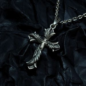 Khám phá mặt dây chuyền bạc Alata từ FAITH Collection của Pallas. Món trang sức thiết kế đầy ý nghĩa, biểu tượng của đức tin và bản lĩnh. Mua ngay!