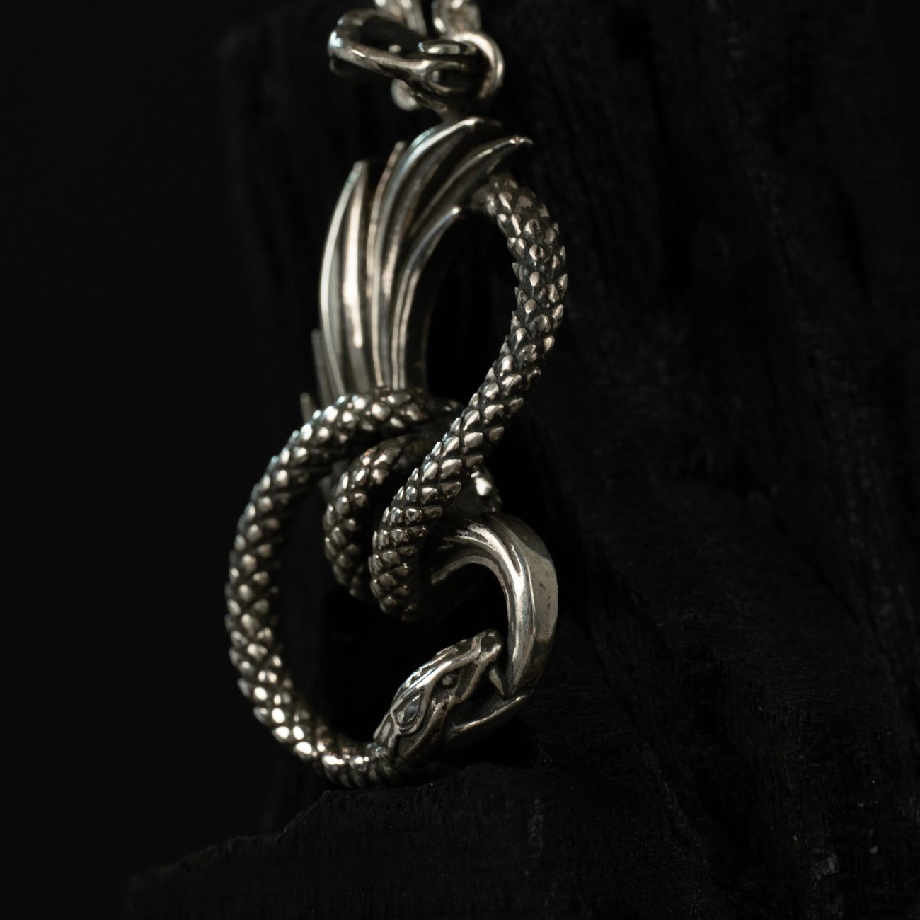 Mặt Dây Chuyền Bạc 925: Prometheus 2 Mặt Dây Chuyền Bạc 925: Prometheus Mặt dây chuyền bạc Prometheus từ Pallas chính là một bản hùng ca – nơi tôn vinh những tâm hồn can đảm, sự hy sinh và ý chí kiên cường.